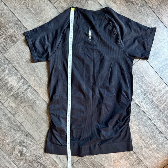 Athleta Finish Fast Seamless Short Sleeve Ruched Tee Black size Large - Picture 7 of 7